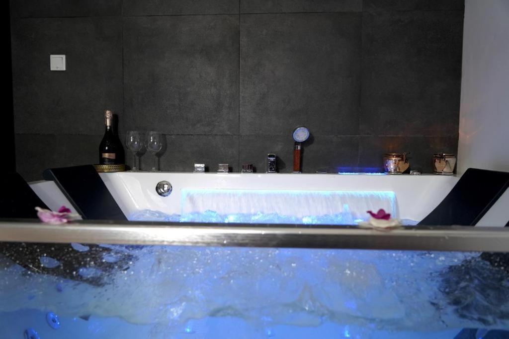 Relax Jacuzzi Apartment 크라쿠프 외부 사진